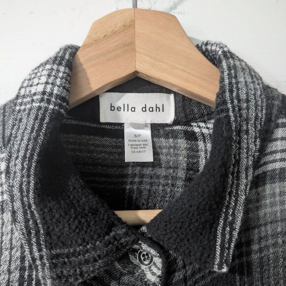 Bella Dahl | Clean Front Hipster Shirt In Black & White Plaid - Picture 3 of 10